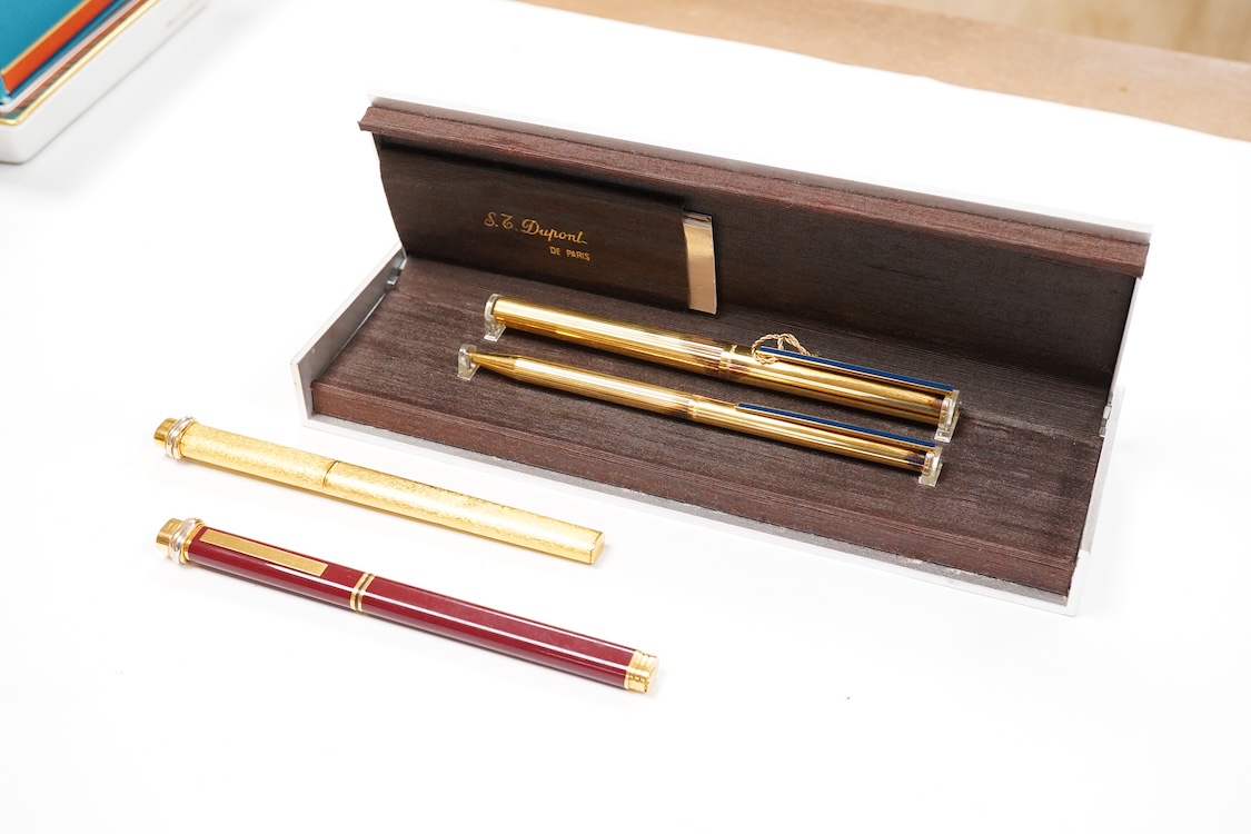A mixed lot of mainly Parker fountain pens plus a Conway Stewart - mixed condition